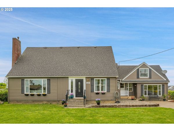 10701 N PERSHING ST, Mt. Angel, OR 97362