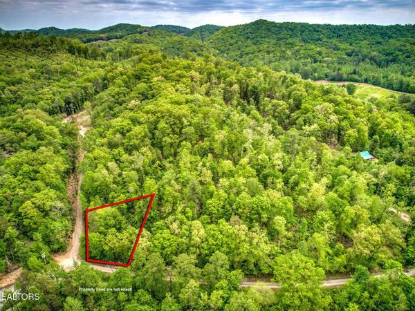 126 & 130 Lake View Drive, Harriman, TN 37748