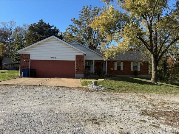 5501 Dober Lane, St Louis, MO 63129
