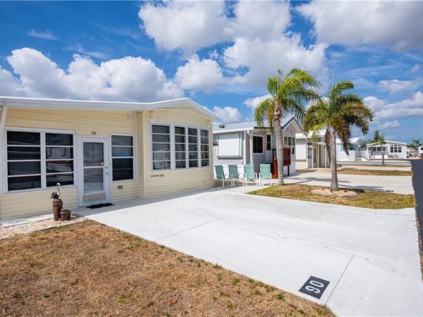 90 Lofty LN, NORTH FORT MYERS, FL 33903