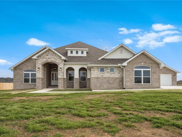 9018 S Pleasant Valley Road, Gentry, AR 72734