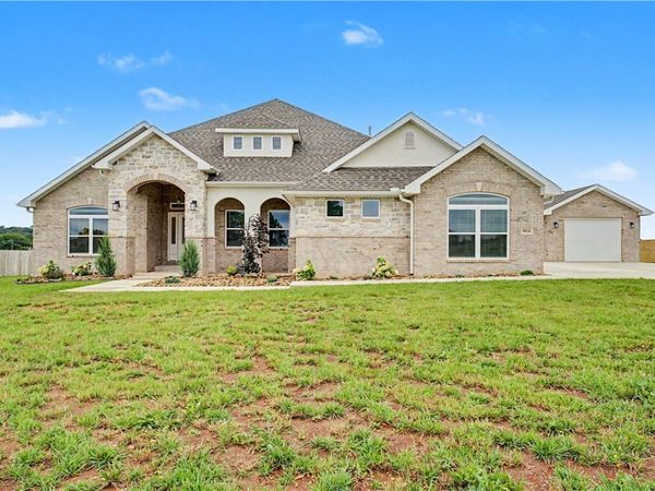 9018 S Pleasant Valley Road, Gentry, AR 72734