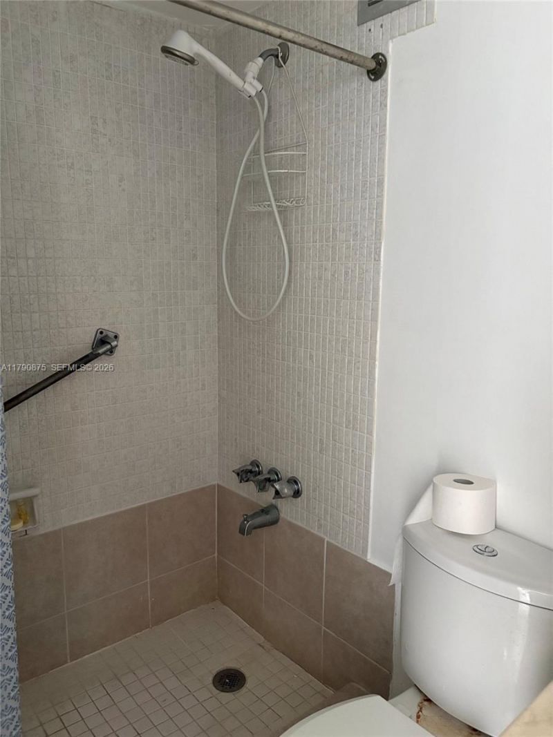 701 Three Islands Blvd, Unit 409, Hallandale Beach, FL 33009 Photo