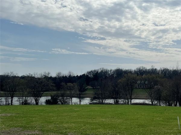 10 N GRAND LAKE CIRCLE Circle, Lebanon, MO 65536