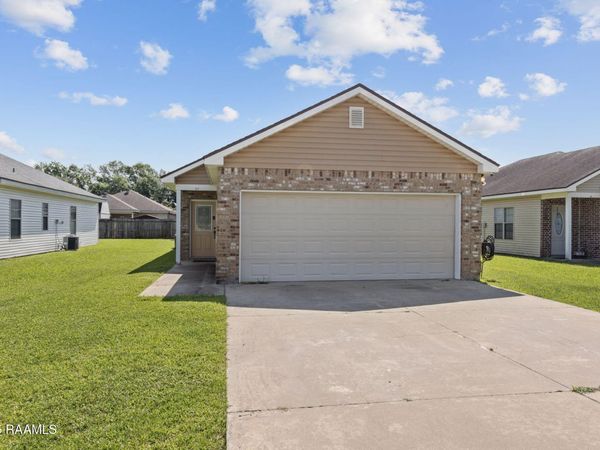 111 Bottle Brush Lane, Carencro, LA 70520