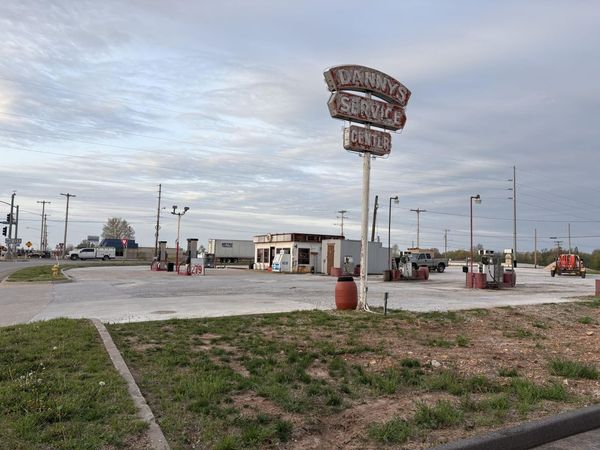 3505 W Division Street, Springfield, MO 65803