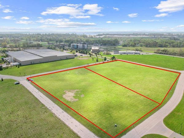 011 Frenchtown Center Drive, Monroe, MI 48162