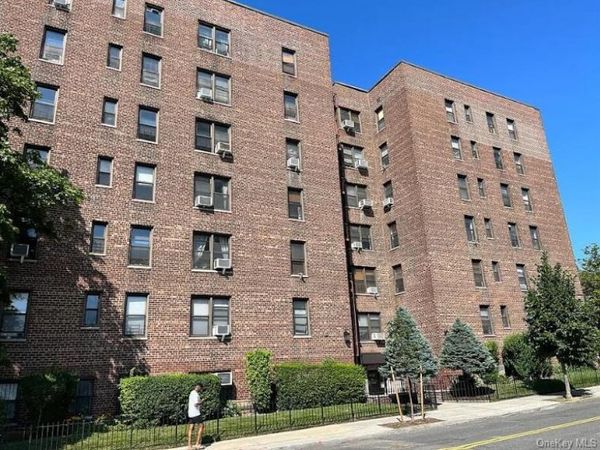 84-23 Manton Street, Unit 4A, Briarwood, NY 11435