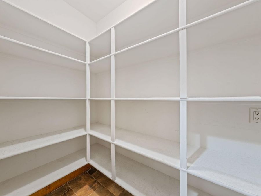Property Image 100
