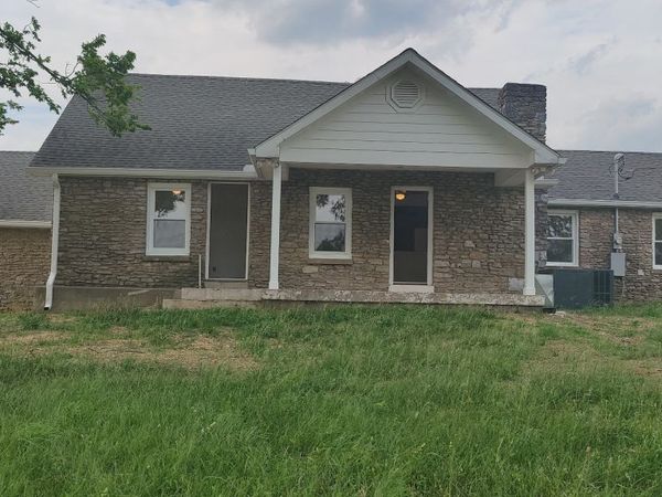 670 W Main St W, Hendersonville, TN 37075