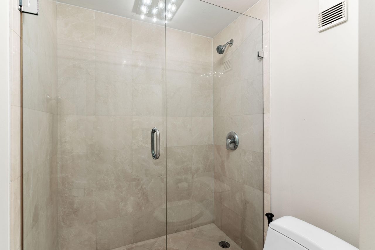 5550 N Ocean Drive, Unit 5c, Singer Island, FL 33404 Photo