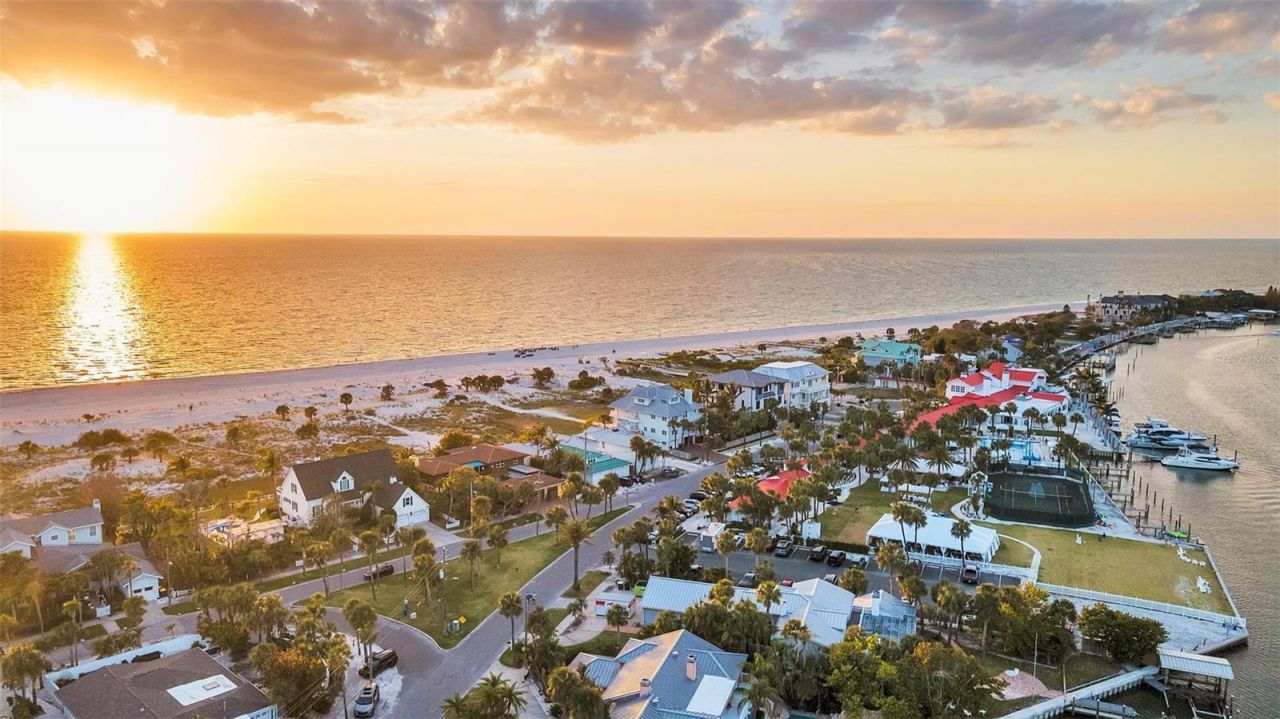 1058 Eldorado Avenue, Clearwater Beach, FL 33767 Photo