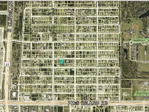447 State ST, NORTH FORT MYERS, FL 33903