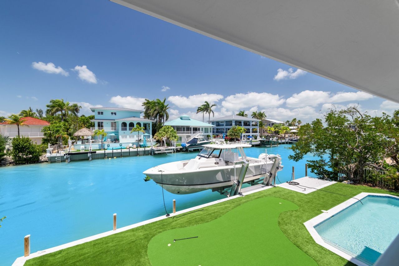 334 E Seaview Drive, Duck Key, FL 33050 Photo