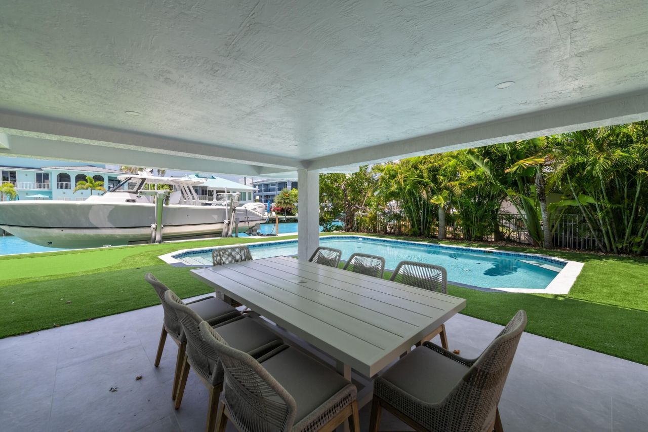 334 E Seaview Drive, Duck Key, FL 33050 Photo