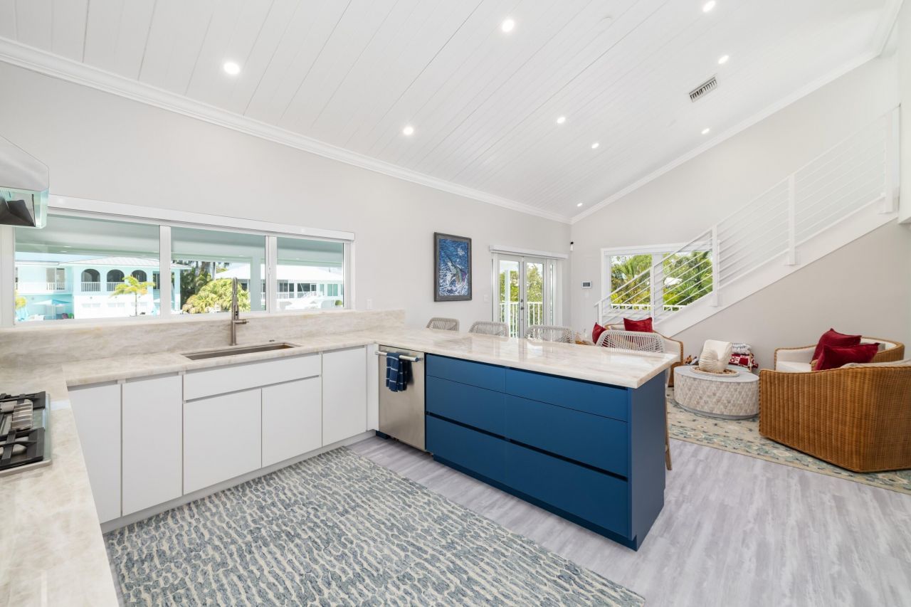 334 E Seaview Drive, Duck Key, FL 33050 Photo