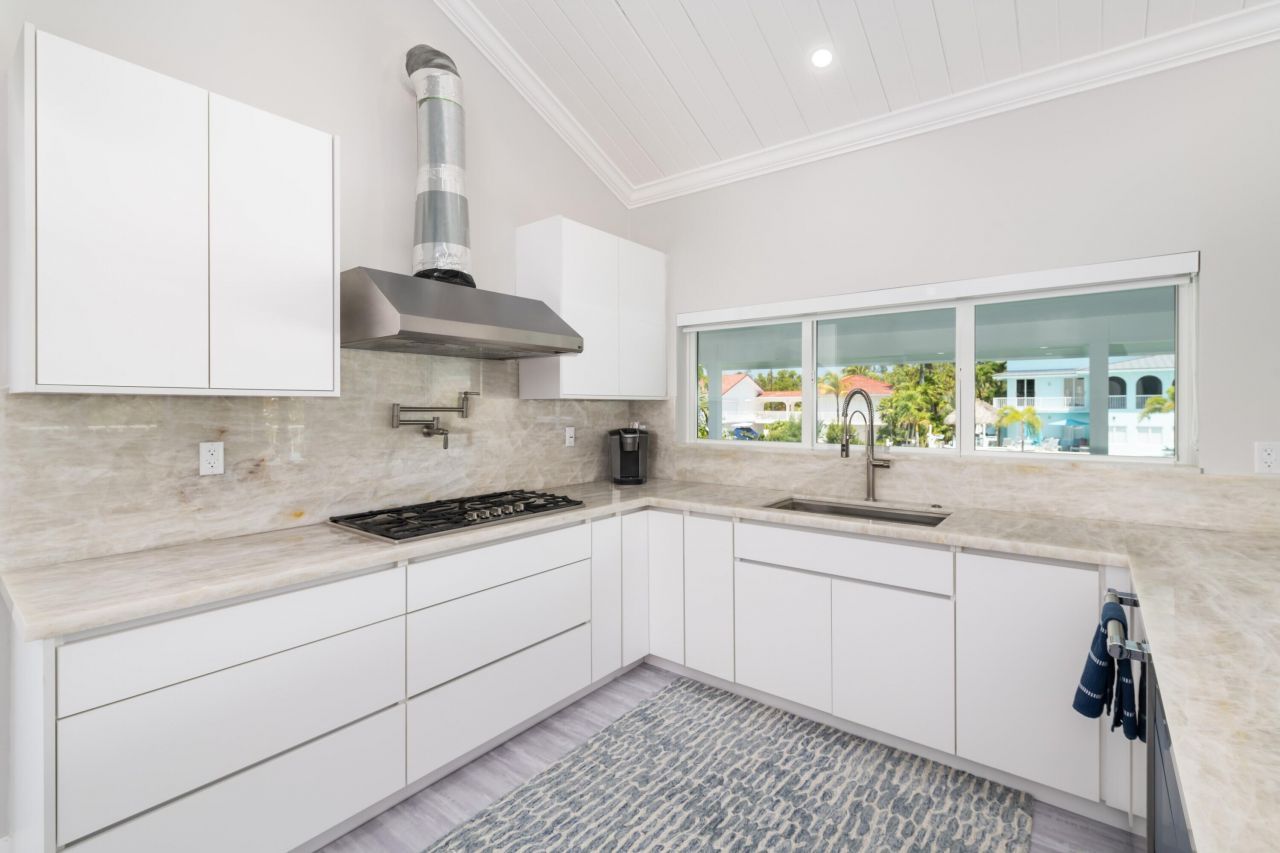 334 E Seaview Drive, Duck Key, FL 33050 Photo