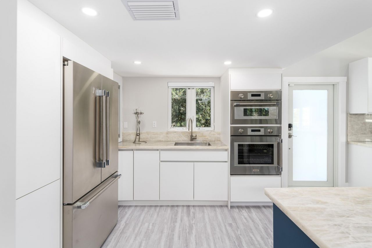 334 E Seaview Drive, Duck Key, FL 33050 Photo