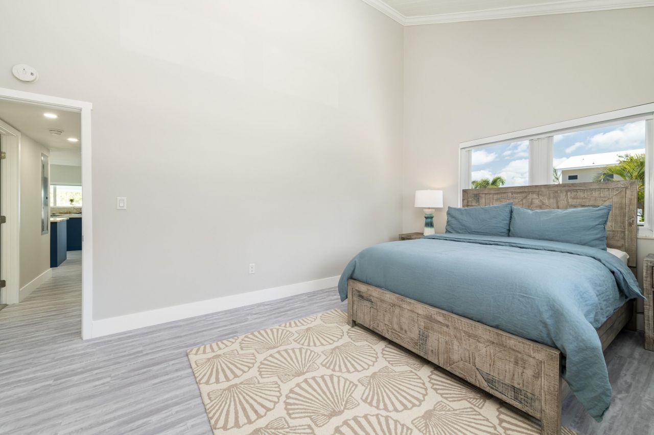 334 E Seaview Drive, Duck Key, FL 33050 Photo