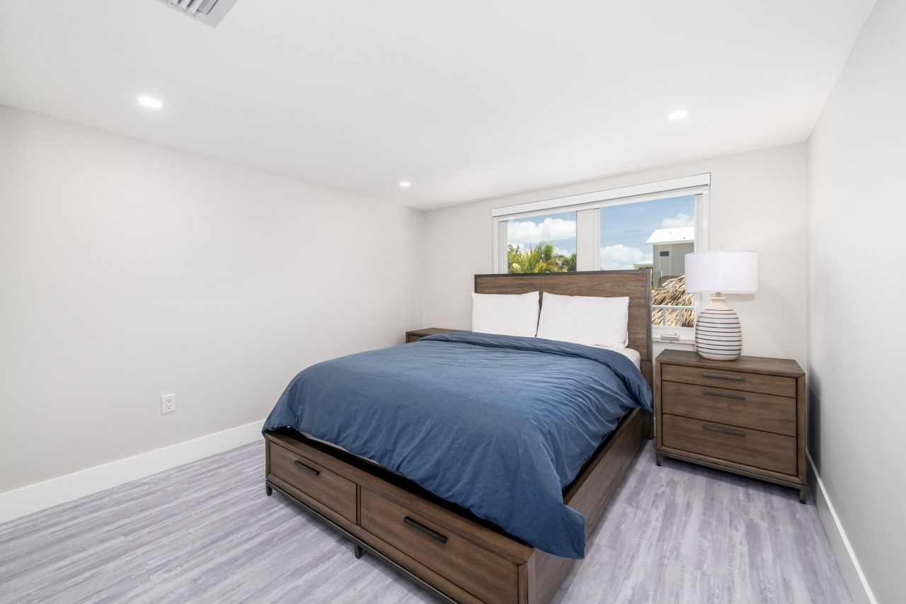 334 E Seaview Drive, Duck Key, FL 33050 Photo