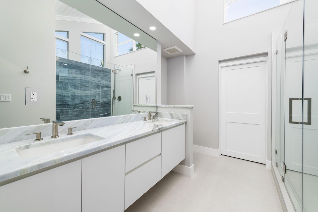 334 E Seaview Drive, Duck Key, FL 33050 Photo