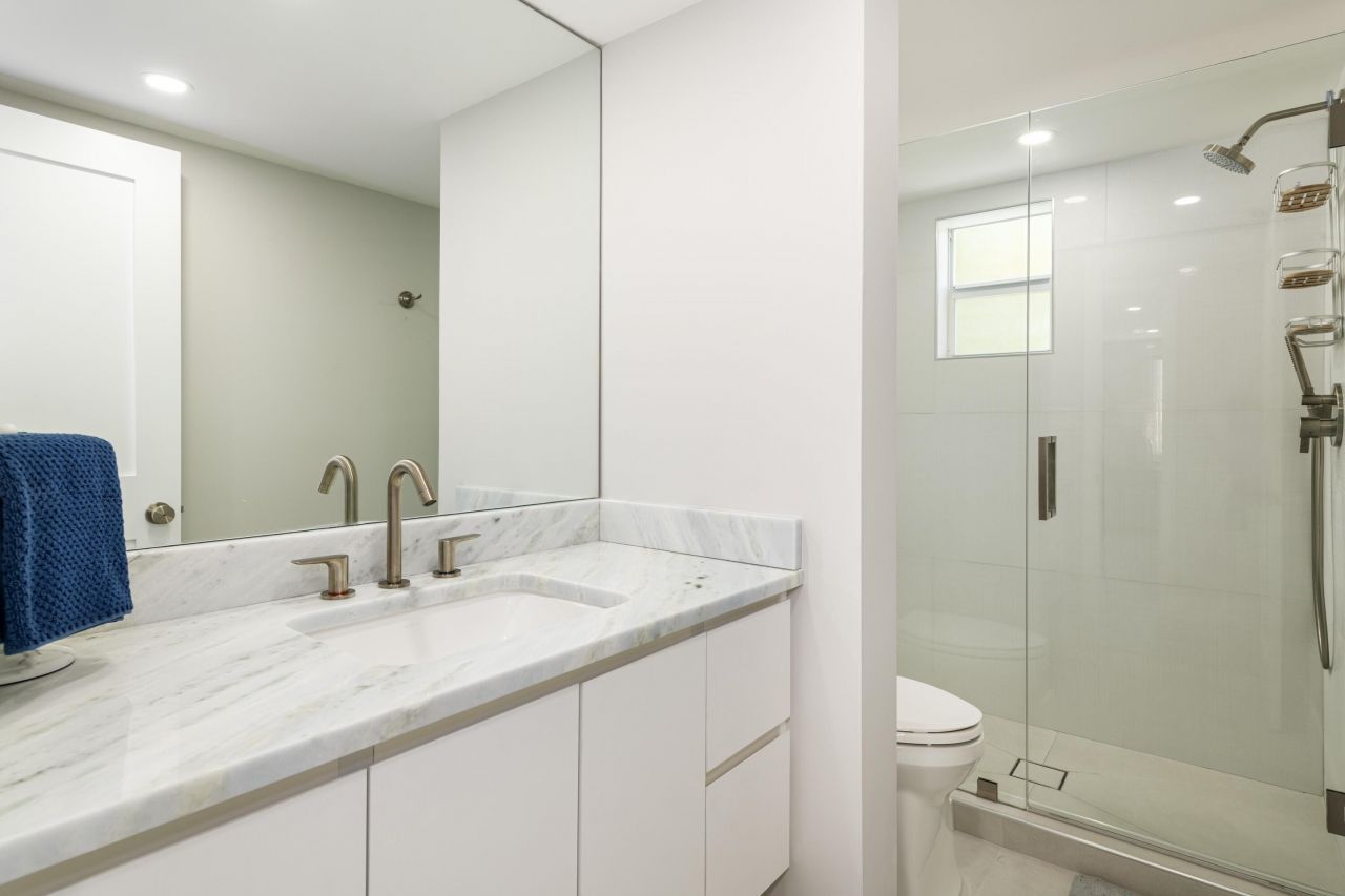 334 E Seaview Drive, Duck Key, FL 33050 Photo