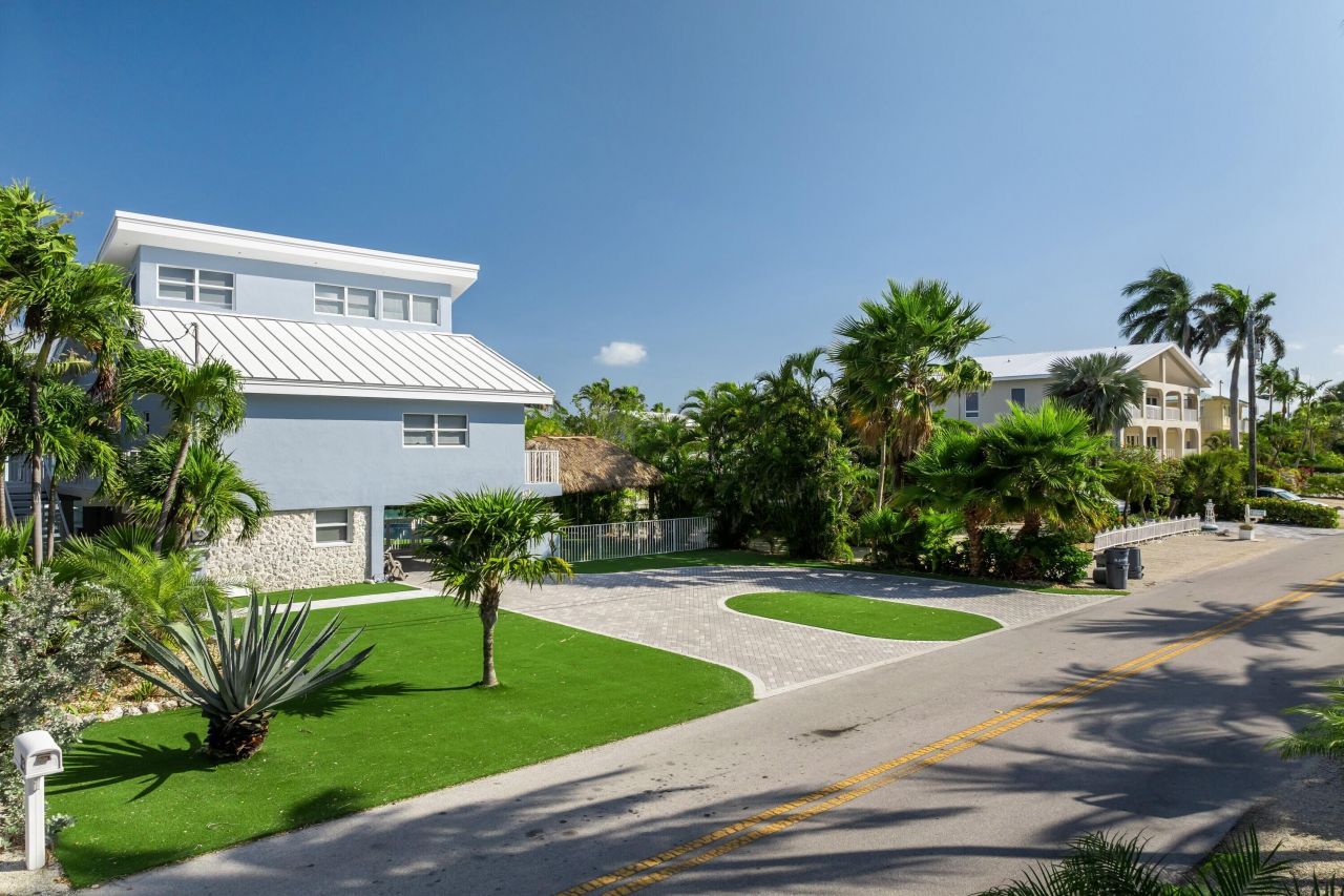 334 E Seaview Drive, Duck Key, FL 33050 Photo