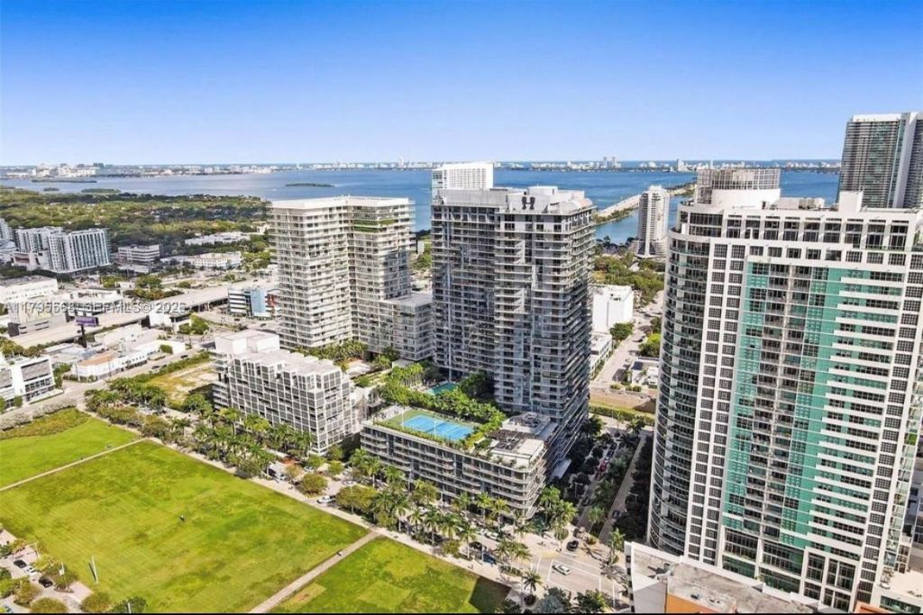 121 NE 34th St, Unit L601, Miami, FL 33137 Photo