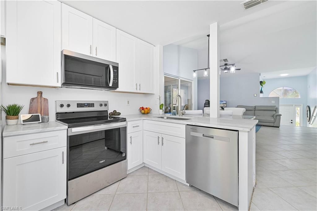 6088 Waterway Bay Dr, Fort Myers, FL 33908 Photo