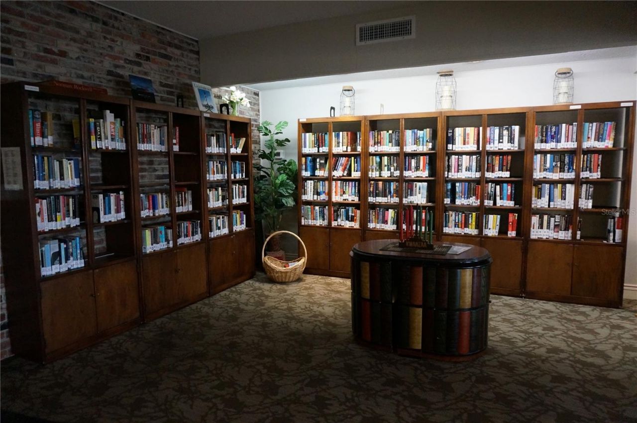 4900 Brittany Drive S, Unit 808, Saint Petersburg, FL 33715 Photo