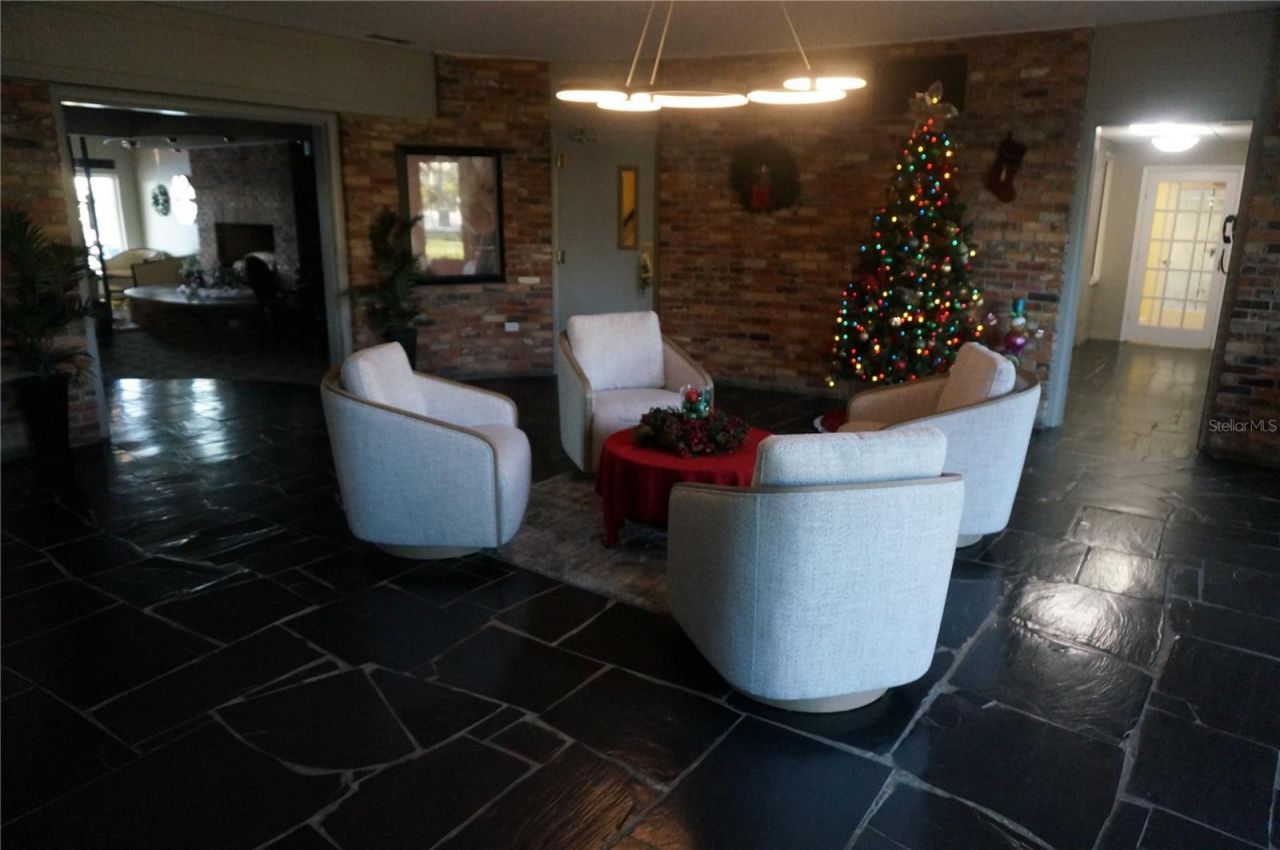 4900 Brittany Drive S, Unit 808, Saint Petersburg, FL 33715 Photo