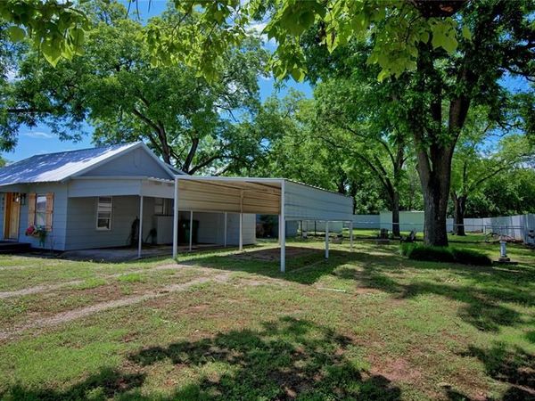 411 W Pine Street, Nocona, TX 76255