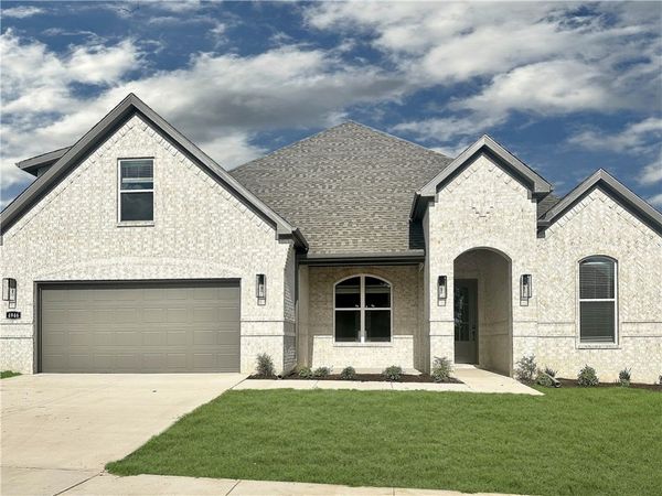 2823 N Grey Squirrel Drive, Fayetteville, AR 72704