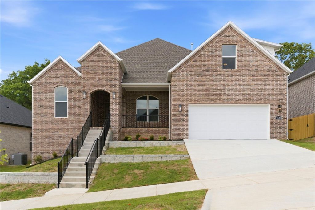 2823 N Grey Squirrel Drive, Fayetteville, AR 72704 Main Photo
