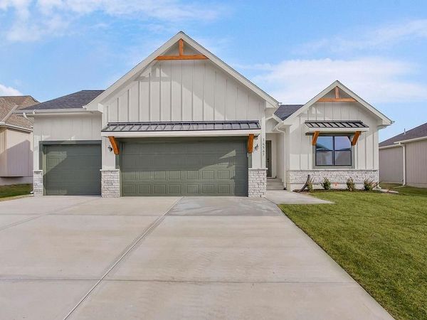 16567 S Stagecoach Street, Olathe, KS 66062
