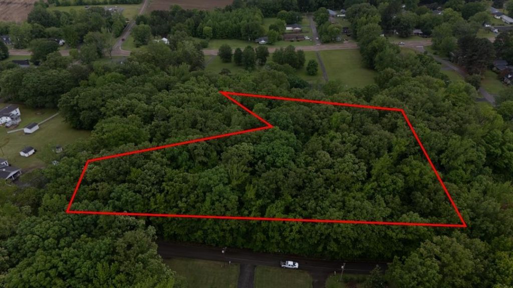 0000 Woodmont Dr, Selmer, TN 38375 Main Photo