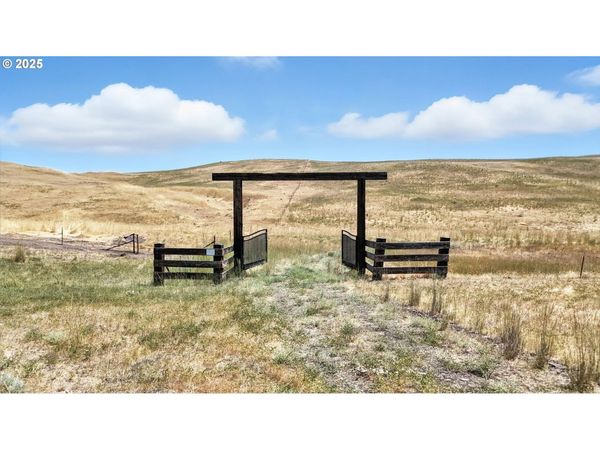 Sand RD, Tygh Valley, OR 97063