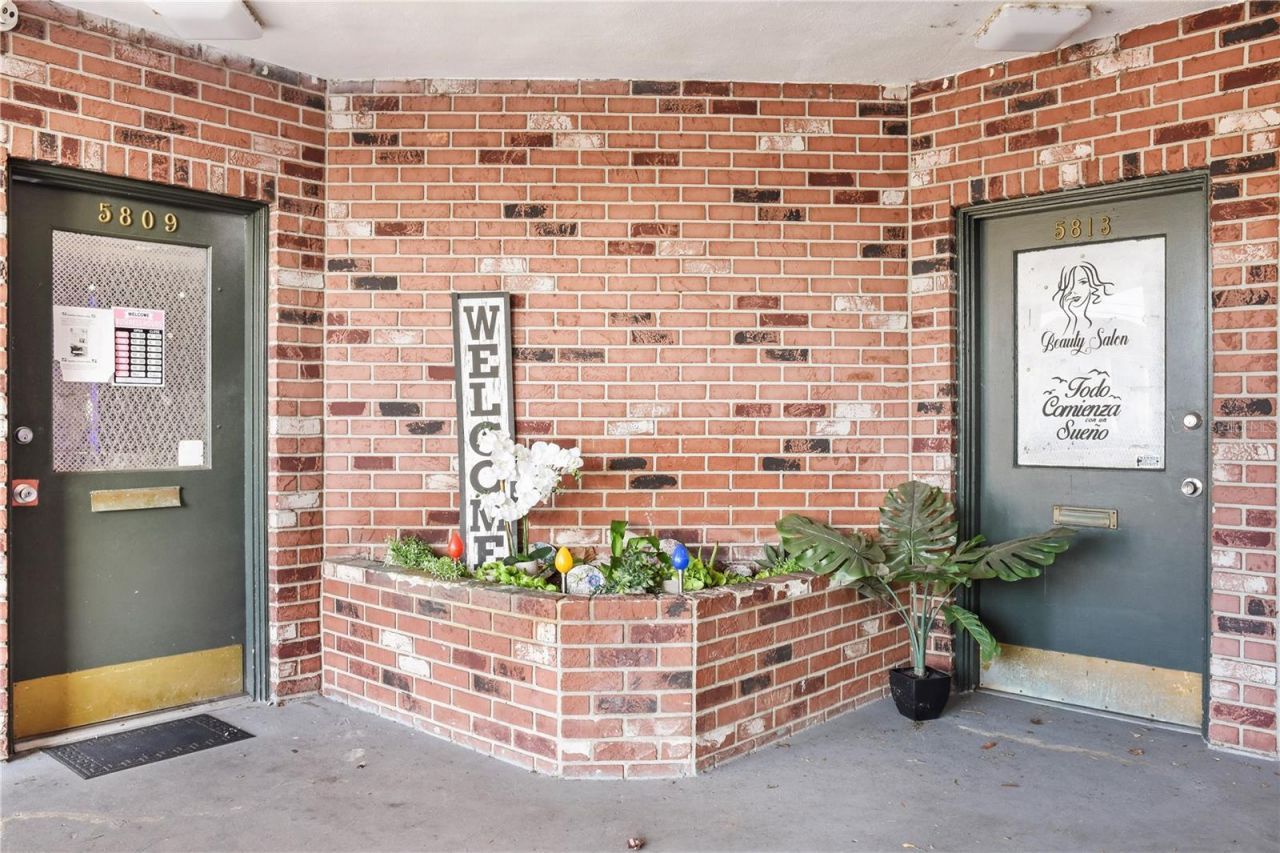 5801 Dahlia Drive, Orlando, FL 32807 Photo