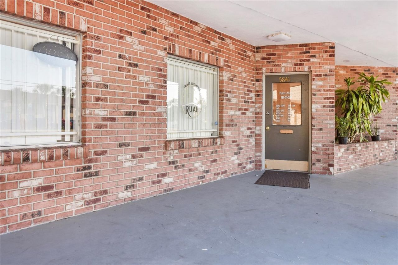 5801 Dahlia Drive, Orlando, FL 32807 Photo