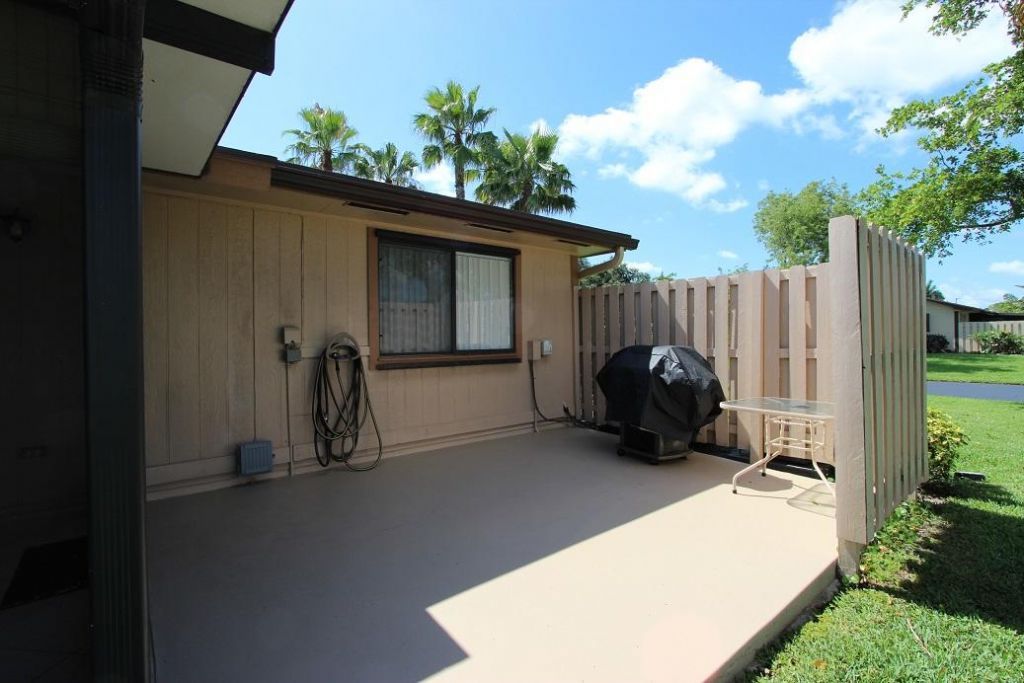 61 Mayfair Lane, Boynton Beach, FL 33426 Photo