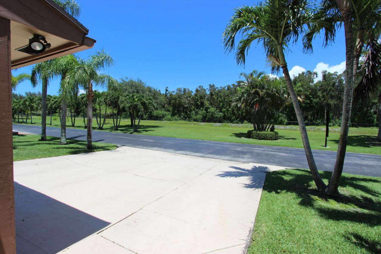 61 Mayfair Lane, Boynton Beach, FL 33426 Photo