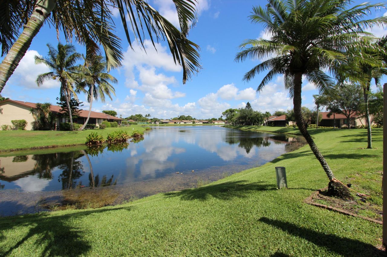 61 Mayfair Lane, Boynton Beach, FL 33426 Photo