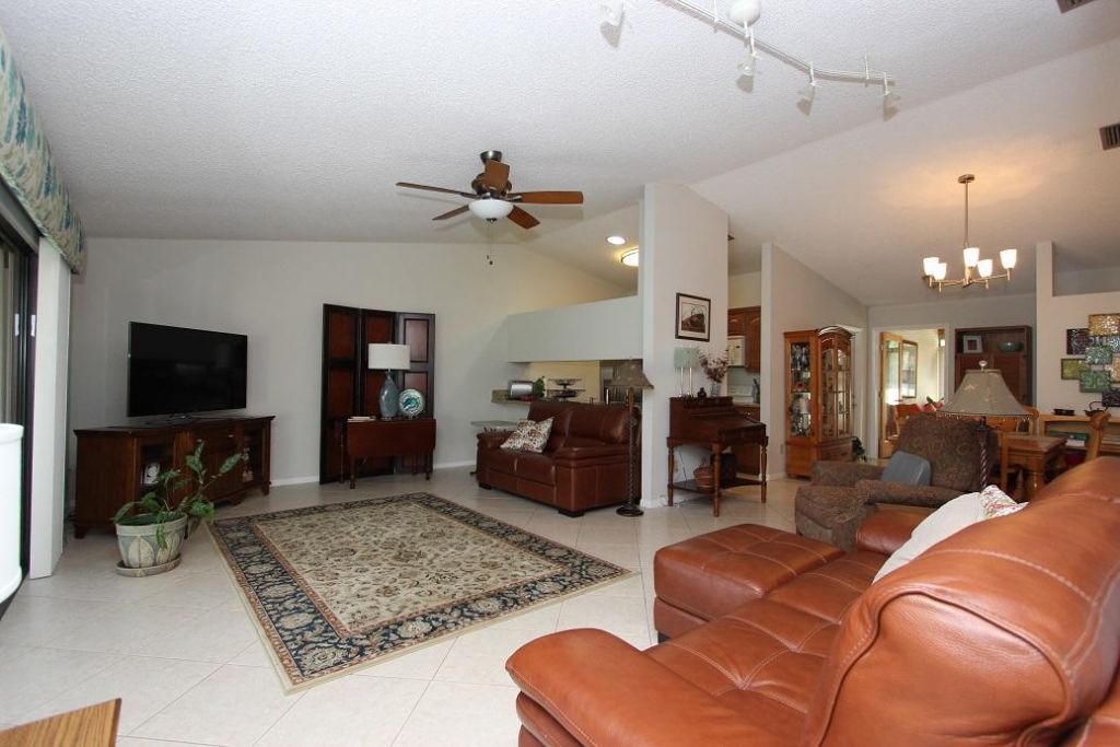 61 Mayfair Lane, Boynton Beach, FL 33426 Photo