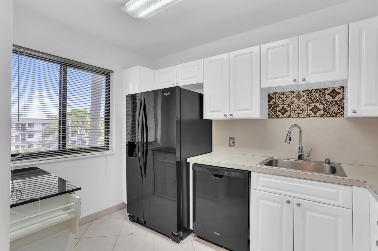 4290 Deste Court, Unit 301, Lake Worth, FL 33467 Photo