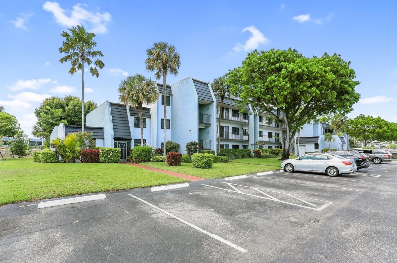 4290 Deste Court, Unit 301, Lake Worth, FL 33467 Photo