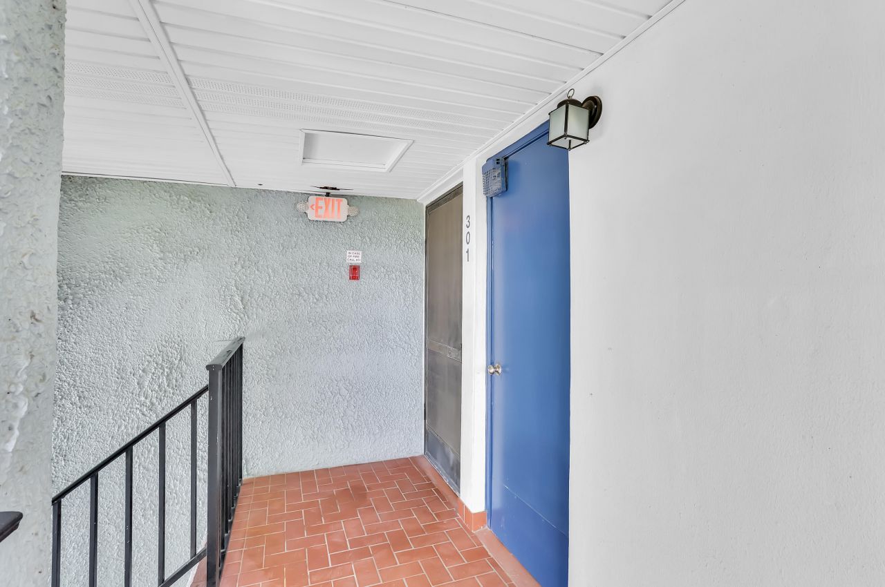 4290 Deste Court, Unit 301, Lake Worth, FL 33467 Photo