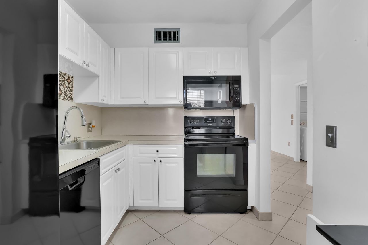 4290 Deste Court, Unit 301, Lake Worth, FL 33467 Photo