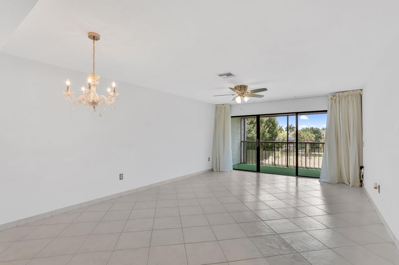 4290 Deste Court, Unit 301, Lake Worth, FL 33467 Photo