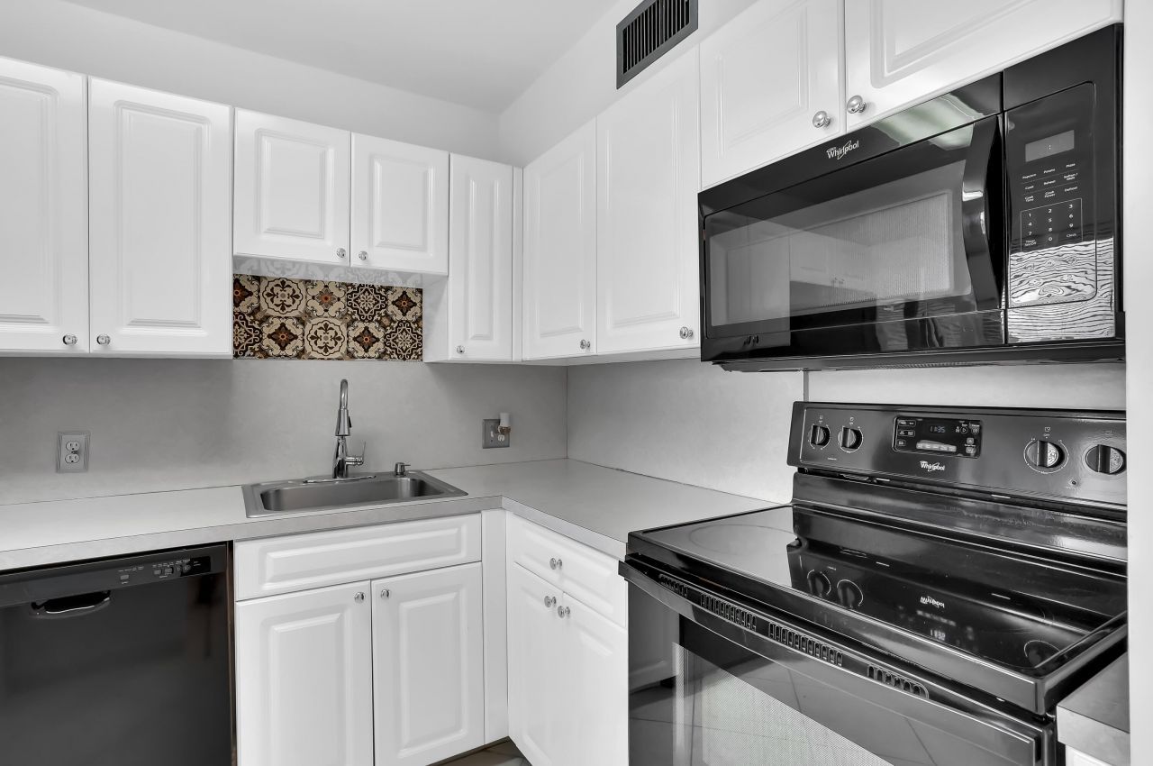 4290 Deste Court, Unit 301, Lake Worth, FL 33467 Photo