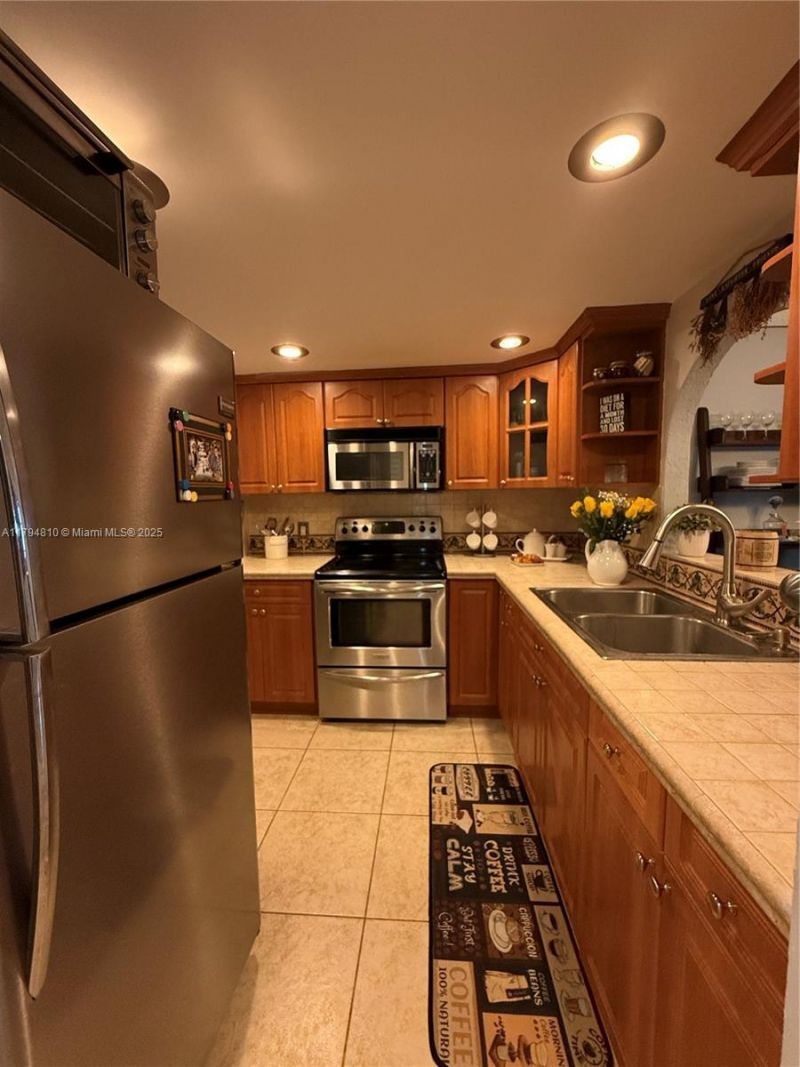 401 Ocean Dr, Unit 324, Miami Beach, FL 33139 Photo